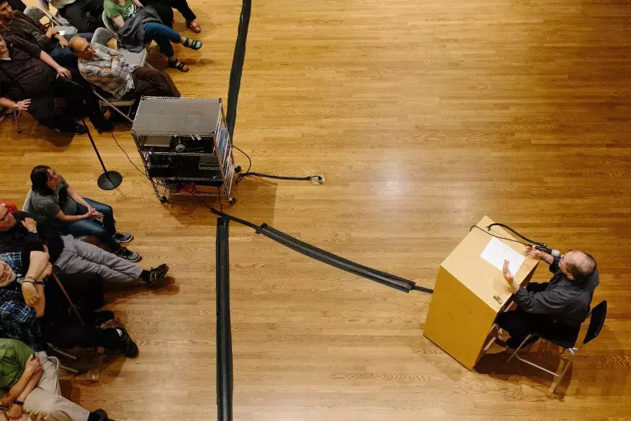 Overhead shot of 丹尼斯McNally giving a talk