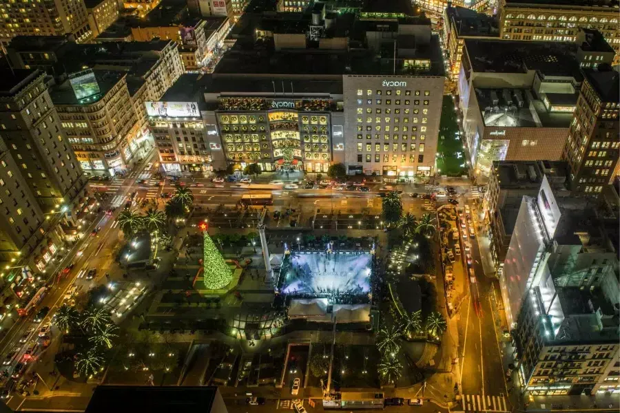 Aerial view of Union Square decorated for the holidays. San 弗朗西斯co, California.