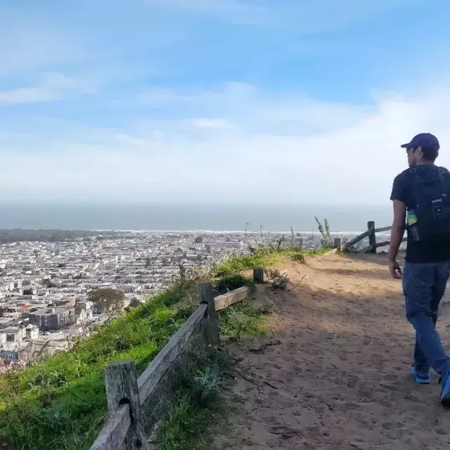 Sendero que cruza la ciudad